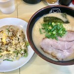 博多ラーメン 長浜や - 半チャーハン博多ラーメンセット680円(税込)