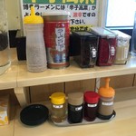 博多ラーメン 長浜や - 小皿が決め手