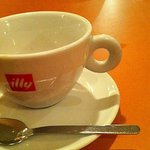 Trattoria Baffo - 持ちづらかったコーヒーカップです。