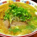 冨まる - 醤油とんこつベースのチャーシューメン