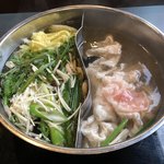 Shabuyou - 仕切られた鍋で、肉と野菜を別々にしゃぶしゃぶ～