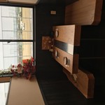 焼鳥さくら - 仕切りのついた2〜4名様テーブル席