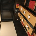 焼鳥さくら - 仕切りのついた4〜6名様テーブル席