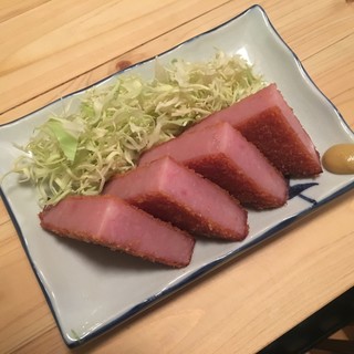 【名物】ハムカツは分厚くてボリューム◎お酒との相性も抜群！