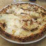 真鶴ピザ食堂KENNY - 4種のチーズと白のあじ（ハーフ&ハーフ）（2017.11）