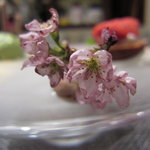 レストラン バカール - 薔薇の香りを封じ込めたフランボワーズとショコラの球体パフェＵＰ３