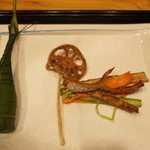 小椋 - 吹流しに見立てた盛り付け　太刀魚の一夜干し等　ちまきはひらめのお寿司　2011.5