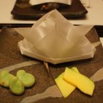 小椋 - 鯛の兜焼き　南瓜の酢漬け　茹でた空豆　2011.5