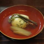 召膳 三月 - 吸い物　青のり真蒸　独活　わらび