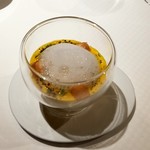 ジョンティ アッシュ - LE POTIRON 広島県三次産 九重栗南瓜の滑らかなポタージュ ポワトリーヌヒュメと香ばしいクルトンを添えて