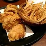 鳥どり - かしわとゴボウの揚げ物。