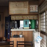 ふじ - 店に入ってすぐ右側、上のほうにメニューが貼られています。