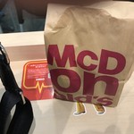 McDonald's - 2017/12 今回も、朝マックのテイクアウト。ソーセージマフィン 100円、マクドナルドの公式アプリのクーポンで、プレミアムローストコーヒー (ホット)(M) 150円→100円なのだ