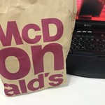 マクドナルド - 2017/12 今回も、朝マックのテイクアウト。ソーセージマフィン 100円、マクドナルドの公式アプリのクーポンで、プレミアムローストコーヒー (ホット)(M) 150円→100円なのだ