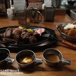 伝説のステーキ屋 - サイゴロステーキ1ポンド＆カレー２杯目