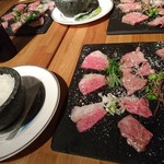 ノワ・ド・ココ - 「ローストビーフ食べ比べ」と石焼ご飯。
      （2017/6月訪問時）