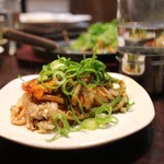 Hiroshima Okonomiyaki Teppanyaki Kurahashi - 「肉玉（うどん）」にネギトッピング