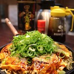 Hiroshima Okonomiyaki Teppanyaki Kurahashi - 「肉玉」にネギトッピング