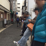 大衆酒場ぎんじ - 開店前の行列