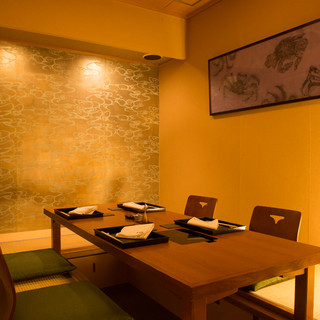 A Quiet and Calm Space Adorned with a Modern Crab Painting