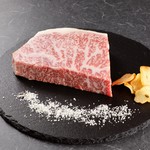 Ozaki Gyuu Maru Koya - 当店自慢の厚いお肉！焼肉とはひと味違います！