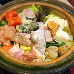 鮪 やきとり須田 - 鍋は魚介を中心に盛りだくさん