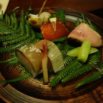 八寸：鯖棒寿司、バイ貝白煮等