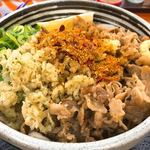 麺処 綿谷 - 2種類の一味唐辛子をかけました。（2017.11 byジプシーくん）