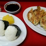 ぎょうざの美鈴 - おにぎりのむすび加減・塩加減最高。ぎょうざ絶品。