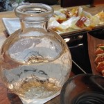 えん - 硝子の酒器に銘柄が浮かぶ。