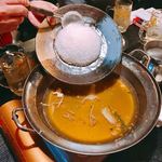 炭火焼鳥あずま - 鍋奉行がご飯を投入