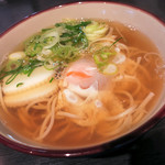 「月見うどん」（400円）。ザ・五島うどんって感じで嬉しいですね。