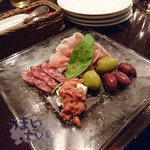 ライブカフェ＆イタリアンバール Rhodes - 「前菜の盛り合わせ 【3品】」　¥1,296