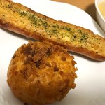 シャン ド ブレ - 牛スジコンカレーパン(170円)+ホタテマヨネーズフランス(180円)