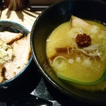 麺屋 いし川 - 鶏とんこつらーめん　白醤油とチャーシュー丼(17-12)