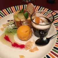 西洋懐石アンシャンテ - デザート盛り グレープフルーツロールケーキ、コーヒーゼリー、マンゴーシャーベット