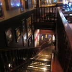 ハードロックカフェ - 階段も凄く良い雰囲気