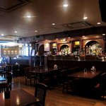 ハードロックカフェ - 階段を上がるとBarカウンターがある