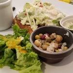 カフェ パンプルムゥス - 「エビアボガドパンケーキ」