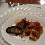 ビストロ・ド・セレーネ - 牡蠣、ムール貝、ヒイカ、イイダコ、えび、フルーツトマトのソースで