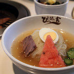 ぴょんぴょん舎 - 冷麺焼肉ランチ1580円　冷麺