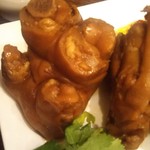 麺線屋formosa - しっかり煮込まれた飴色豚足！
