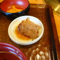 喜福世 - 牛タン・カルビ・豚バラの三種ランチ（600円）、カルビ