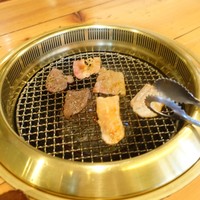 喜福世 - 牛タン・カルビ・豚バラの三種ランチ（600円）