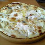 Hato Rando - 4種類チーズのピザ