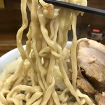 ラーメン二郎 - 【2017.12.3】やや柔めな茹で上げの太麺。