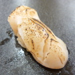 夷川 鮨 すずか - 帆立の炙り