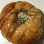 こんがり亭 - 煮卵パン