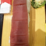 清水まぐろ館　海山 - タバコの箱と比べて見たり