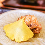 豪龍久保 - 豊後水道の天然とらふぐ唐揚げ、銀杏、海老芋